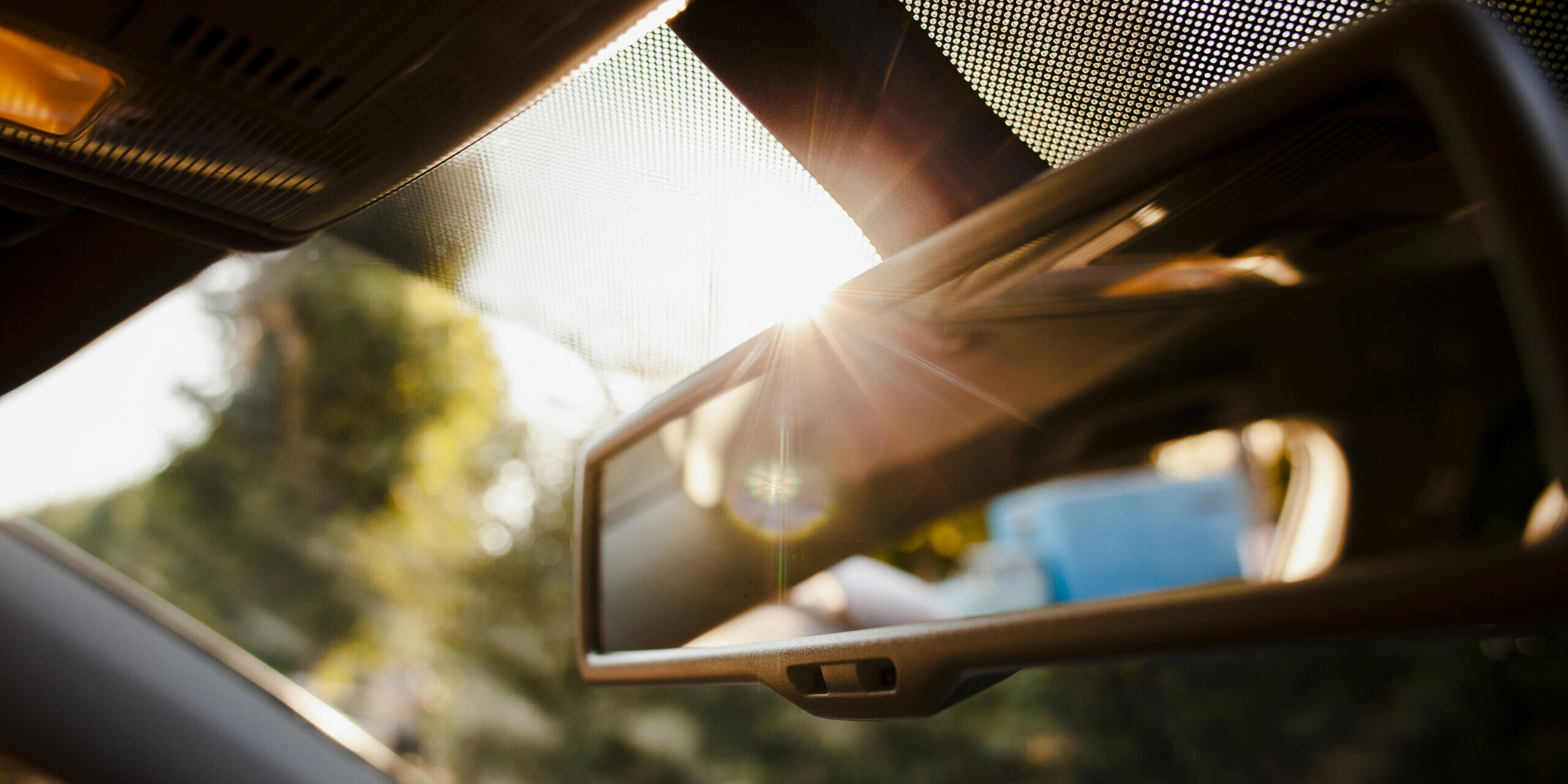 close-up-rearview-mirror-sunshine